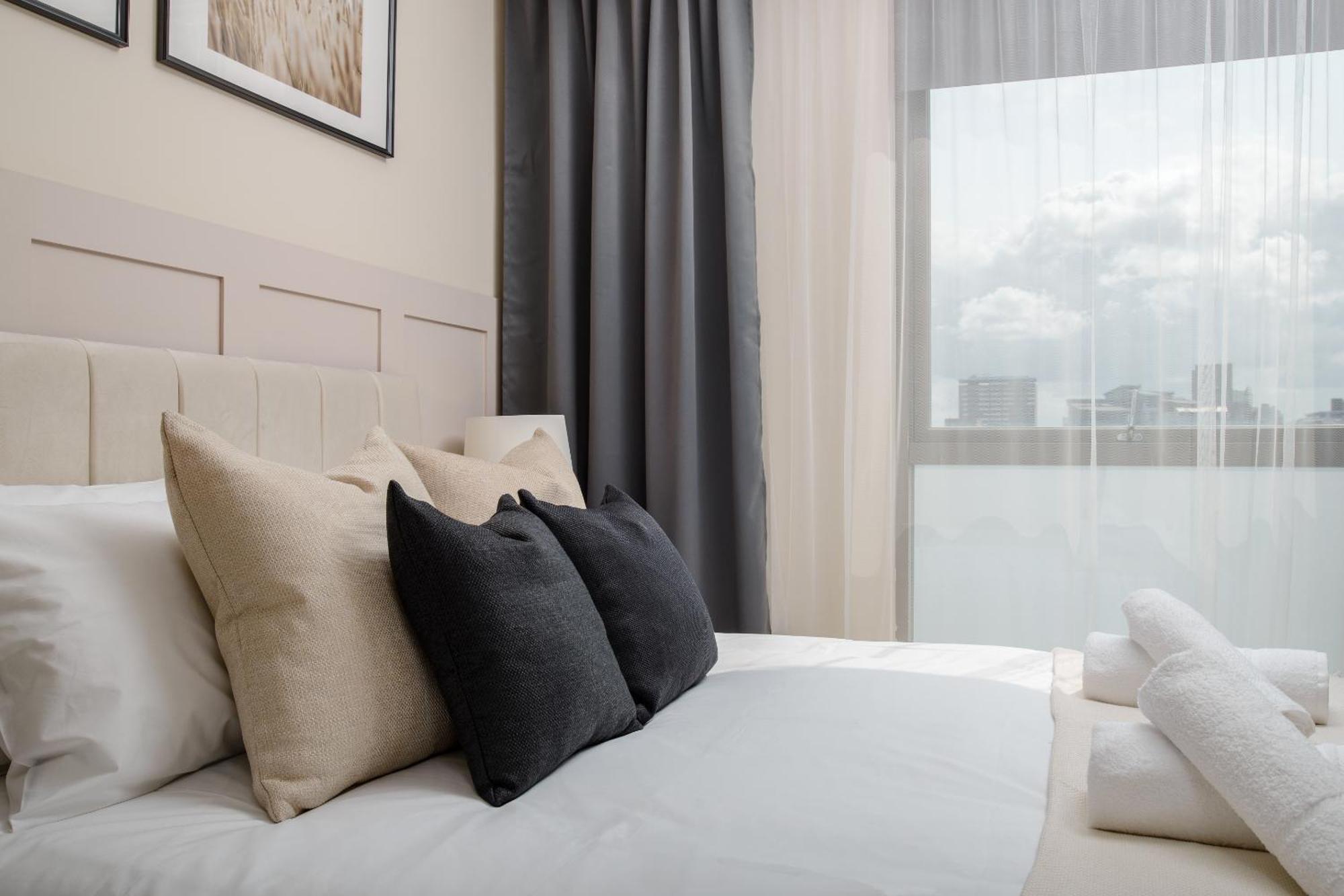Premium Apartment - Allocated Parking - Great Location Плімут Номер фото